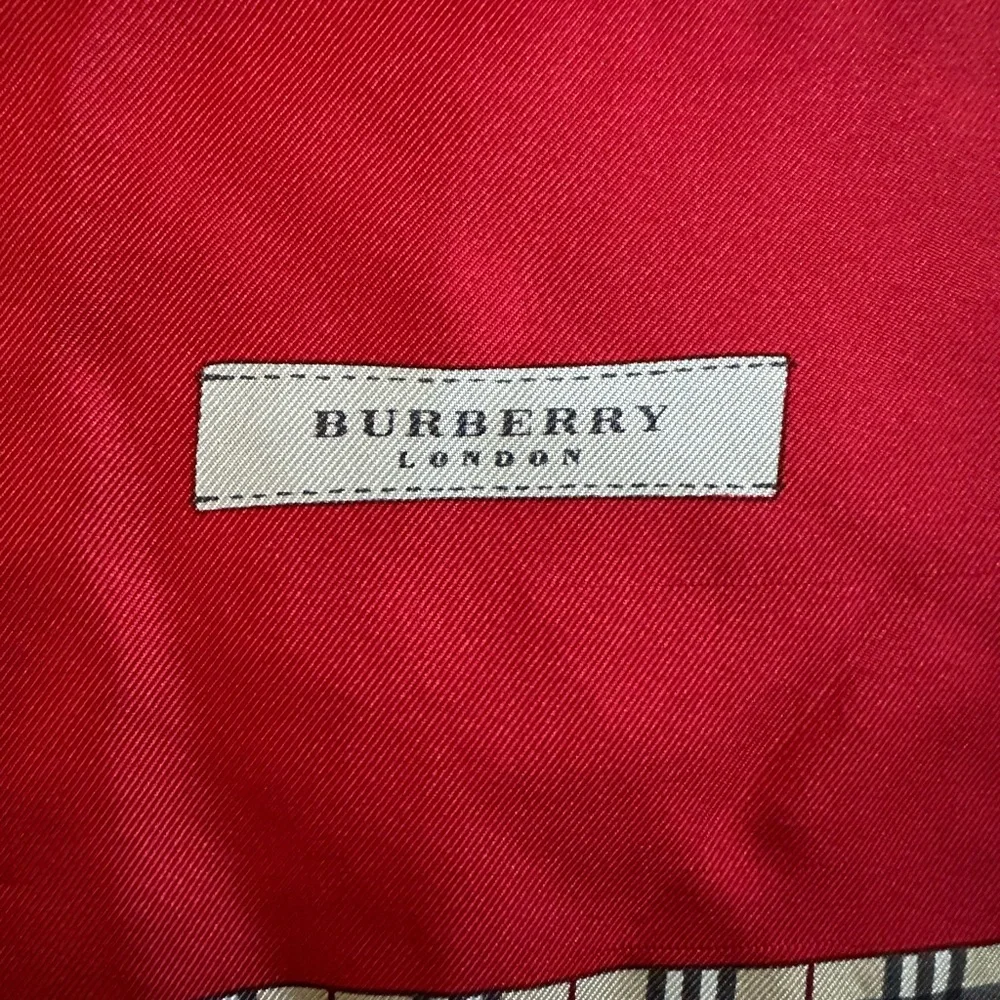 Burberry scarf - Picture 5 of 8